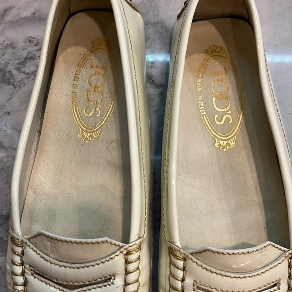 Authentic White patent leather Tod loafers! - Picture 2 of 4